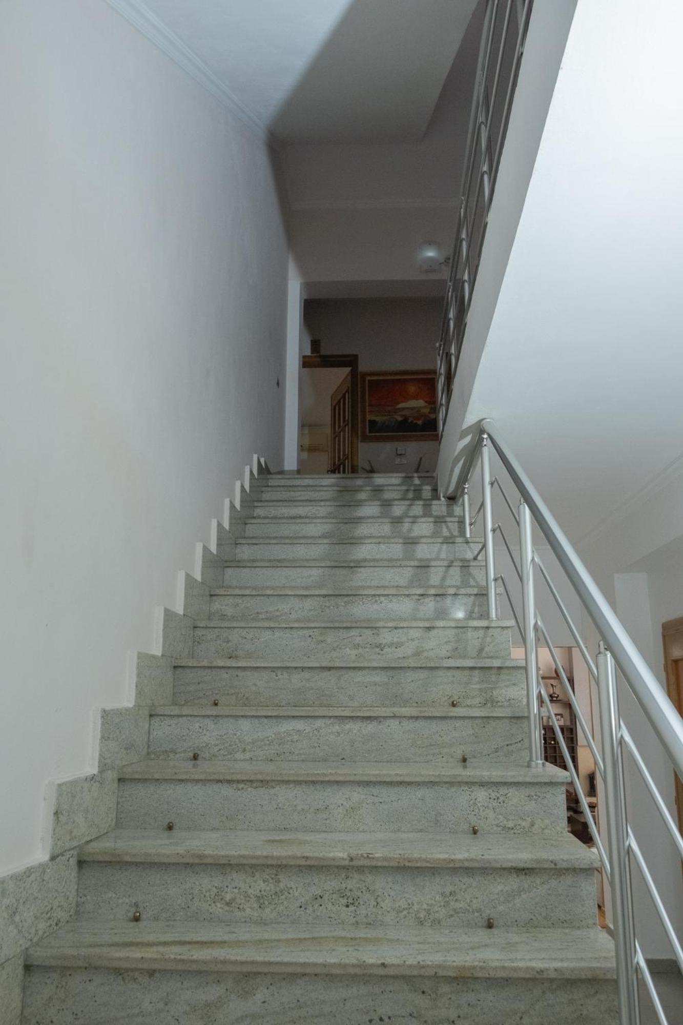 Albjona Guesthouse Tirana Eksteriør billede